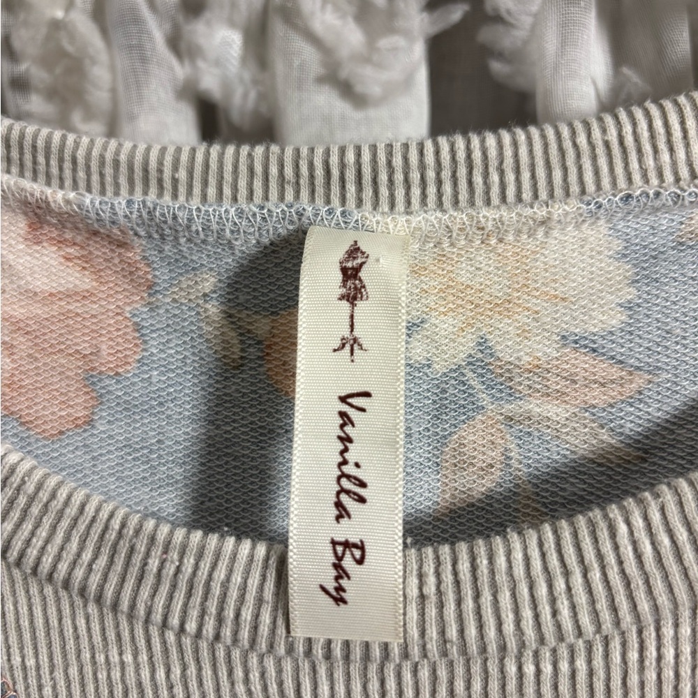 Vanilla Bay Floral Blue and Orange Top - Picture 3 of 5